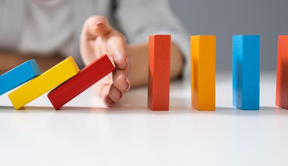 The global economic slowdown is intensifying